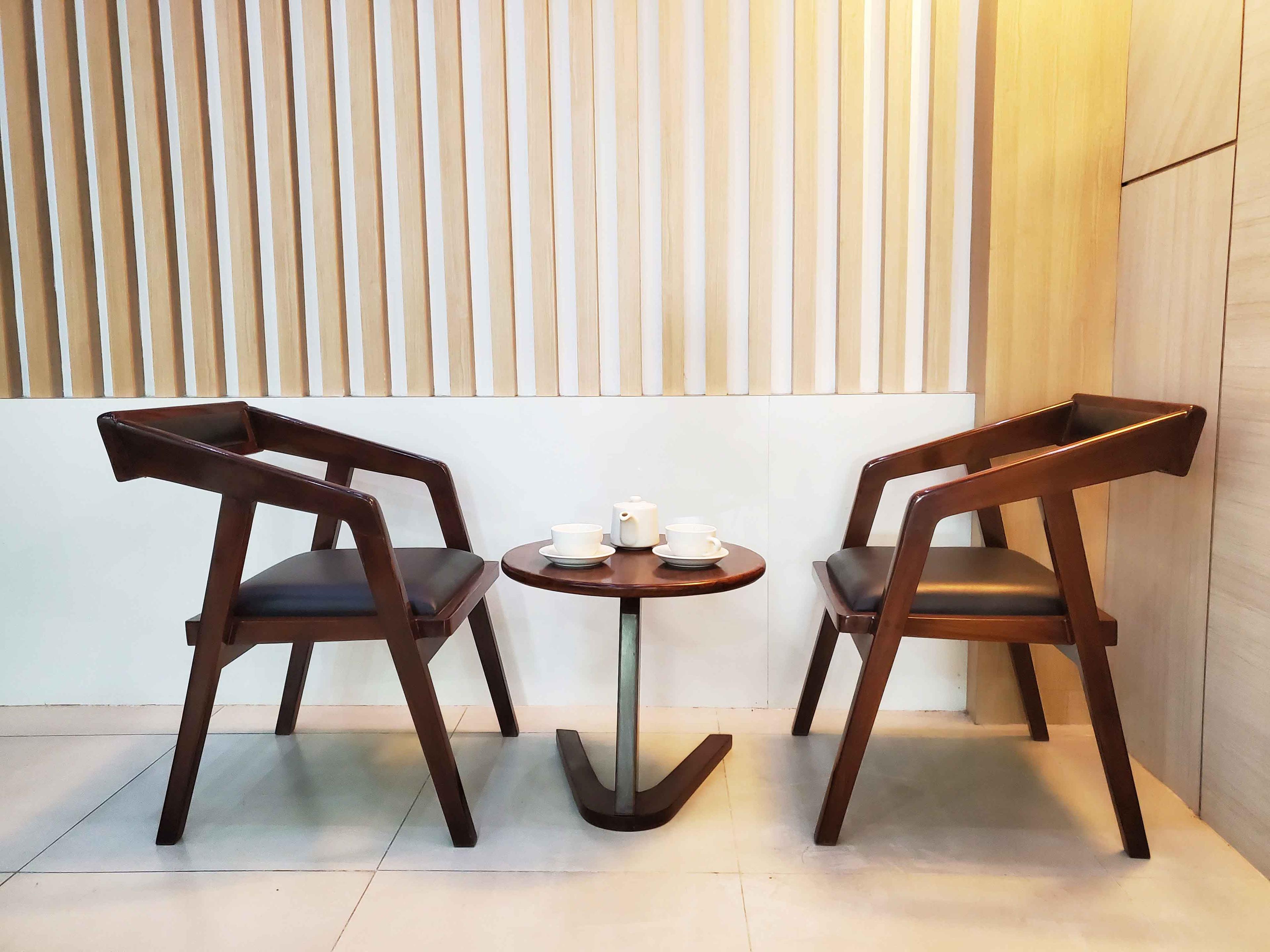 Sisau Table Chair Set